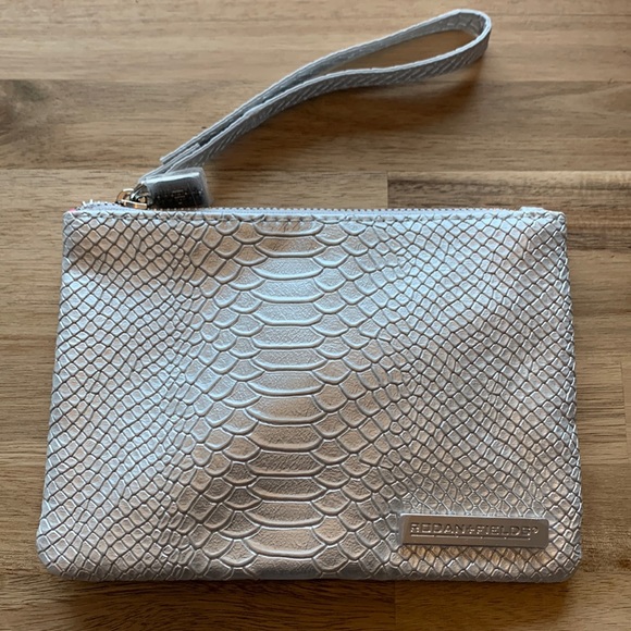 Rodan + Fields Handbags - NWT! Rodan + Fields Makeup/Toiletries Case